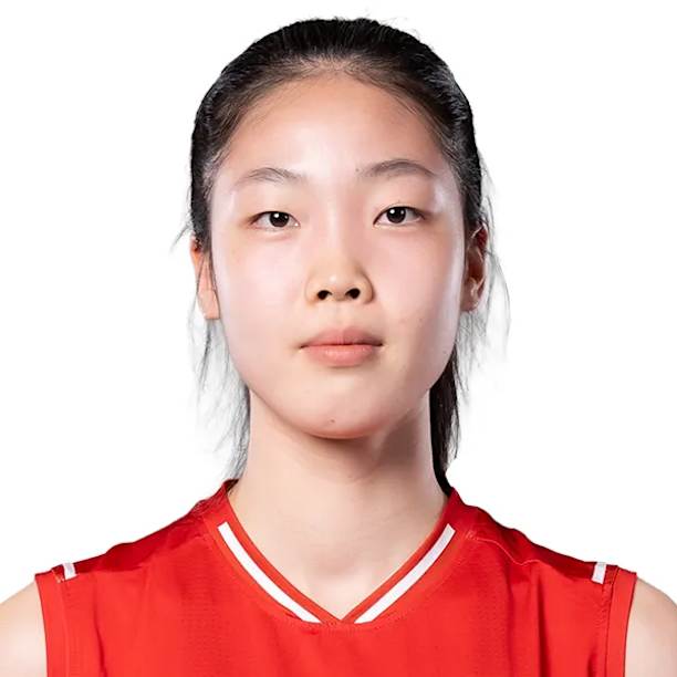 Quynh Huong Pham official portrait